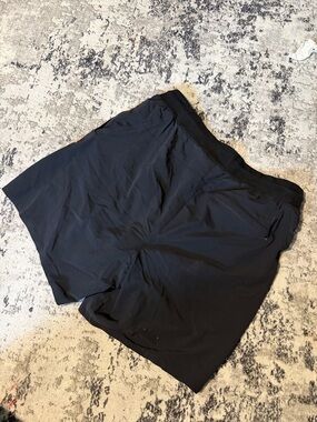 Ten Thousand Set Short, 7 in